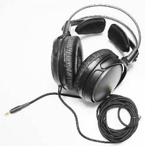 http://freedomwat.ch/wp-content/uploads/2012/08/000Audio-Technica_ATH-A5001.jpg