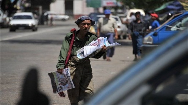 http://freedomwat.ch/wp-content/uploads/2012/08/Myanmar-newspaper-vendor-via-AFP2.jpg