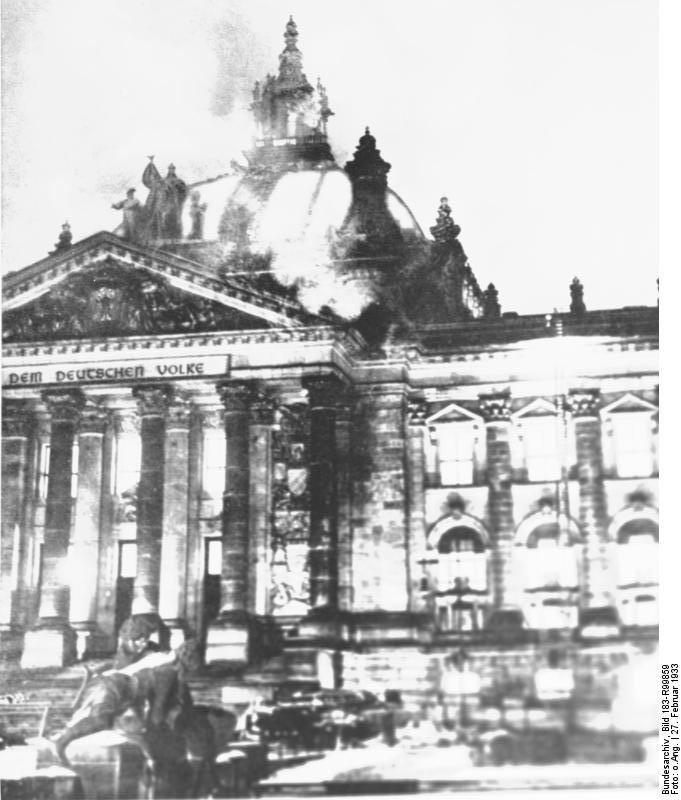 http://freedomwat.ch/wp-content/uploads/2012/09/Bundesarchiv_Bild_183-R99859_Berlin_brennender_Reichstag_Reichstagsbrand.jpg