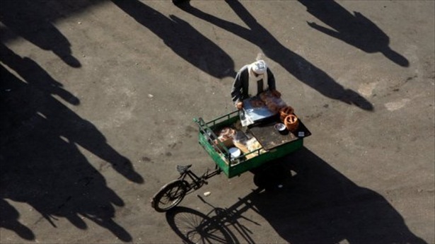 http://freedomwat.ch/wp-content/uploads/2012/09/Egyptian-street-vendor-via-AFP-0904121.jpg
