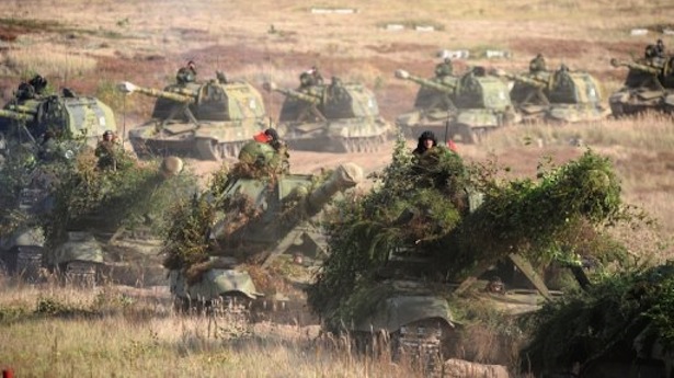http://freedomwat.ch/wp-content/uploads/2012/09/Russian-soldiers-drive-self-propelled-artillery-units-during-2009-military-exercises-at-an-undisclosed-firing-range-in-Belarus.-AFP-Photo1.jpe