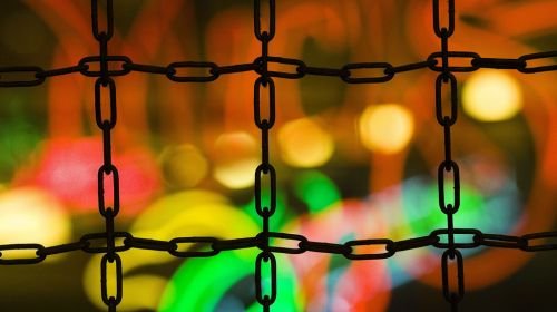 http://freedomwat.ch/wp-content/uploads/2012/09/chain_link_lights__by_thomas_hawk_500x2801.jpg