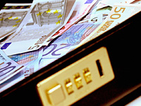 http://freedomwat.ch/wp-content/uploads/2012/09/euros-in-briefcase-200.jpg