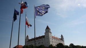 http://freedomwat.ch/wp-content/uploads/2012/10/Bratislava-Castle-300x1681.jpg