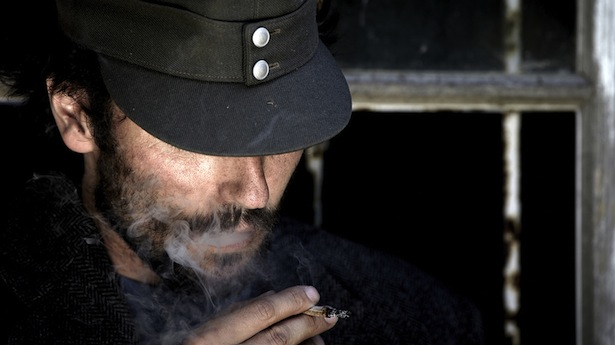http://freedomwat.ch/wp-content/uploads/2012/10/Veteran-smoking-Shutterstock2.jpg