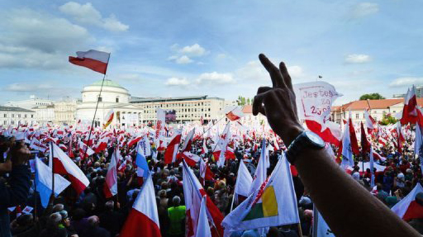 http://freedomwat.ch/wp-content/uploads/2012/10/polish-antigovernment-protest-afp1.jpg