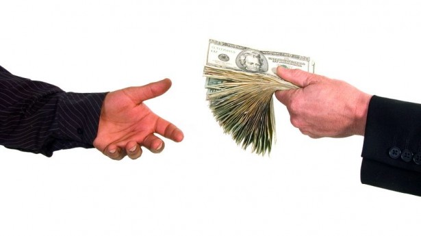 http://freedomwat.ch/wp-content/uploads/2012/11/Business-man-handing-cash-to-another-person-loaning-money-via-Shutterstock-615x3451.jpg