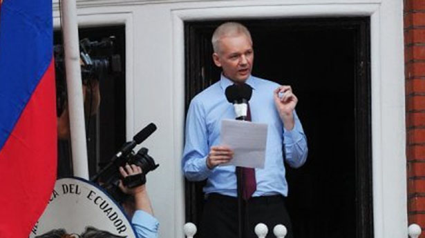 http://freedomwat.ch/wp-content/uploads/2012/11/Julian-Assange-via-AFP12.jpg