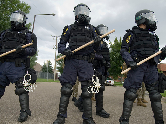 http://freedomwat.ch/wp-content/uploads/2012/11/riot-police_9-2-081.jpg