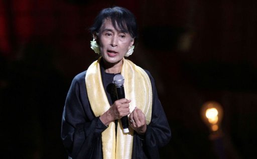 http://freedomwat.ch/wp-content/uploads/2012/12/Aung-San-Suu-Kyi-in-London-via-AFP2.jpg