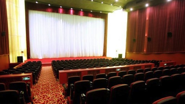 http://freedomwat.ch/wp-content/uploads/2013/01/A-view-of-Beijings-Daguanlou-movie-theater-on-December-19-2005.-AFP1.jpg