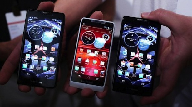 http://freedomwat.ch/wp-content/uploads/2013/01/Three-Motorola-Razr-smartphones-which-all-use-Googles-Android-operating-system-are-displayed-at-a-launch-in-September-2012.-AFP2.jpg